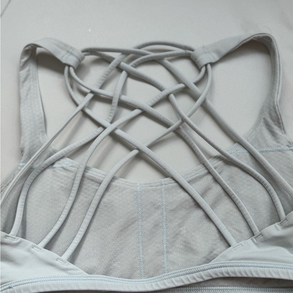 Lulu lemon bra size 4 light blue - Picture 4 of 5